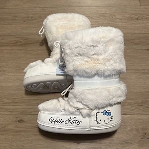 Hello kitty faux fur boots 7.5 NWT